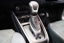 Mengapa Transmisi AT Masih Populer di Indonesia?