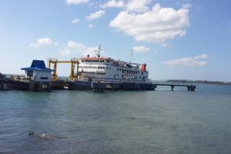 ILUSTRASI: Kapal perintis KMP Lema bersandar di Pelabuhan Penyeberangan Arar di Sorong, Papua Barat, Jumat (28/8/2015).