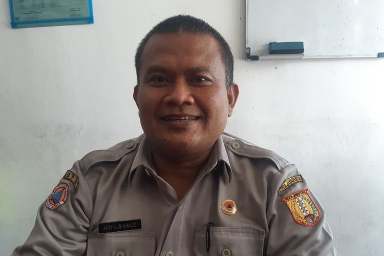 Kepala Badan Penanggulangan Bencana Daerah Kota Jayapura Asep Khalid meminta masyarakat menghmeat penggunaan air bersih di musim kemarau.