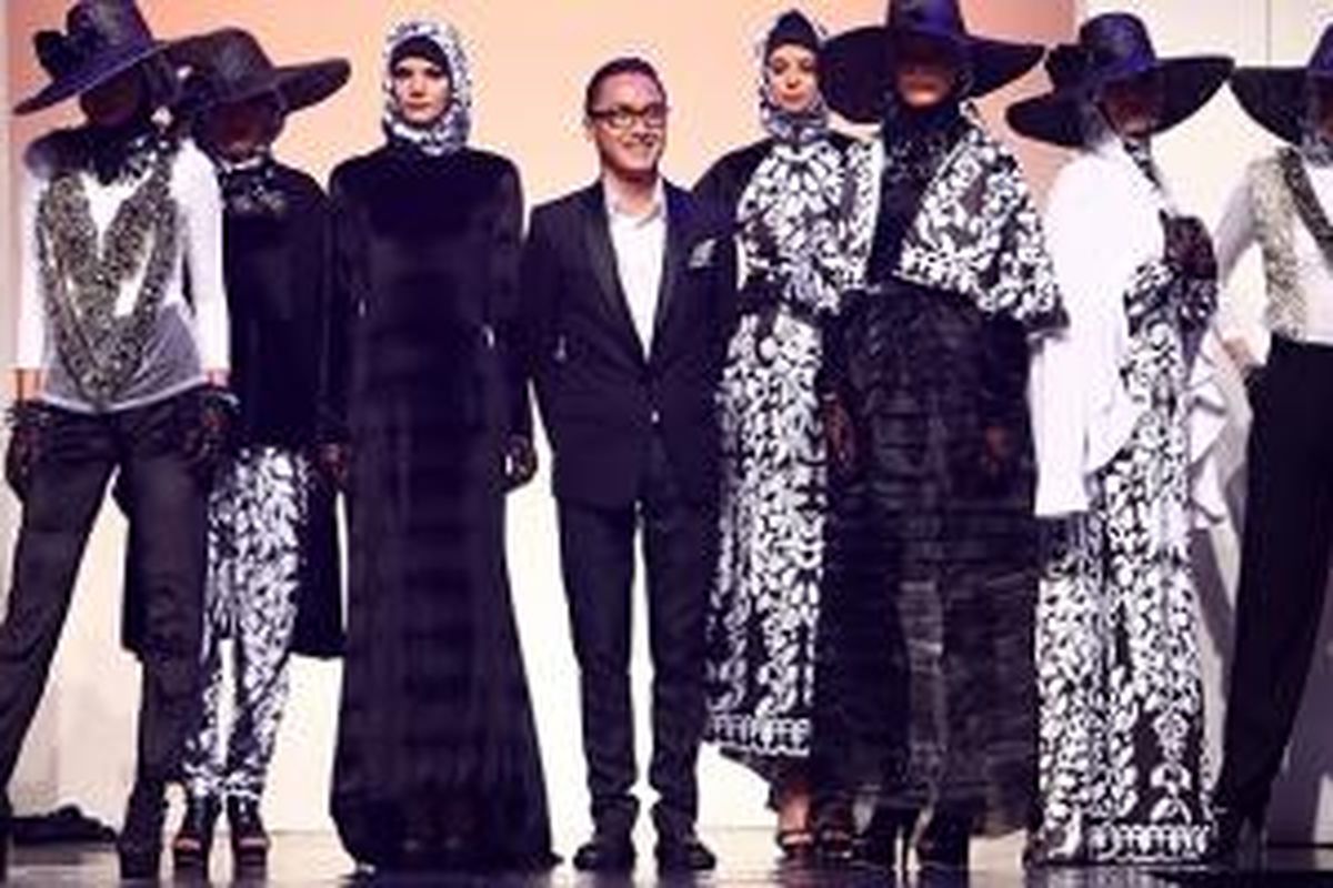 Di Jakarta Islamic Fashion Week, Barli Asmara meluncurkan label busana muslim perdananya yaitu B by Barli Asmara yang menampilkan koleksi busana elegan dan ready to wear bernuansa monochrome yang terilhami dari fashion tahun 1940, dimana khusus dibuat untuk perempuan berhijab maupun tidak.