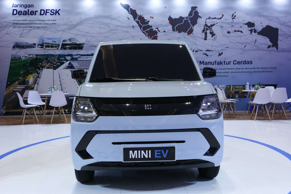 DFSK Mini EV dipamerkan di ajang Periklindo Electric Vehicle Show (PEVS) 2022 di JIExpo Kemayoran, Rabu (27/7/2022).