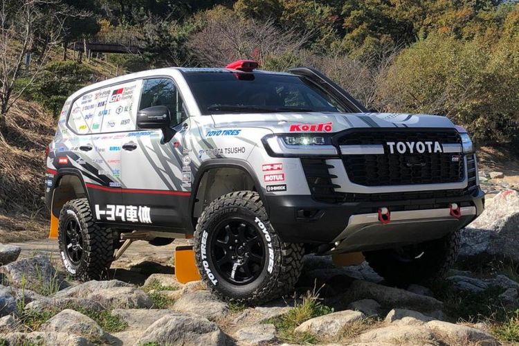 Toyota Land Cruiser 300 yang diturunkan untuk Dakar Rally 2023