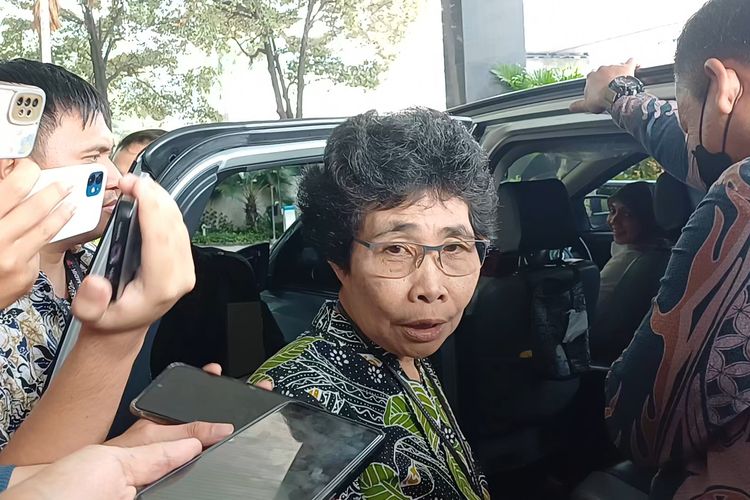 Anggota Dewan Pengawas Komisi Pemberantasan Korupsi (KPK) Albertina Ho menyebut sidang perdana dugaan pelanggaran etik Wakil Ketua KPK Nurul Ghufron tidak terganggu oleh gugatan di Pengadilan Tata Usaha Negara (PTUN) DKI Jakarta.