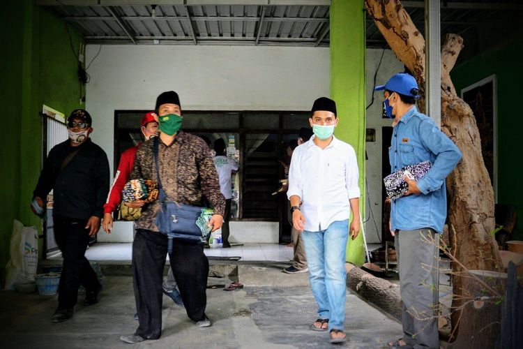 Muhammad Al Barra, kontestan Pilkada Kabupaten Mojokerto nomor urut 1. Calon Wakil bupati itu melakukan kampanye tatap muka dan door to door di wilayah Bangsal, Kabupaten Mojokerto, Selasa (6/10/2020).