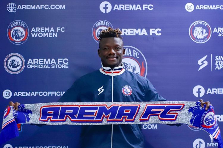 Pemain asing baru Arema FC, Charles Lokolingoy berkebangsaan Australia untuk mengarungi musim 2023-2024.