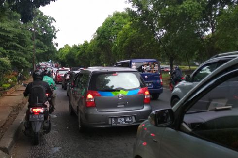 Gerimis, Jalan Menuju Taman Marga Satwa Ragunan Macet