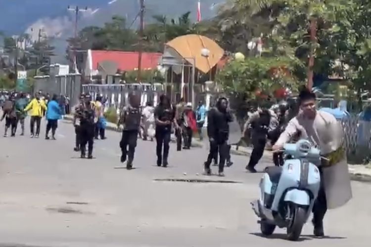 5 Orang Terluka dan Sejumlah Bangunan Rusak akibat Demo Ricuh di Wamena