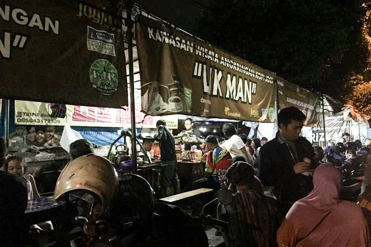 Angrkingan Lik Man salah satu angkringan terkenal di Yogyakarta