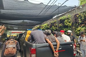 700 Polisi-TNI Gerebek Kampung Ambon-Boncos Jakbar, Ada yang Lompat ke Sungai