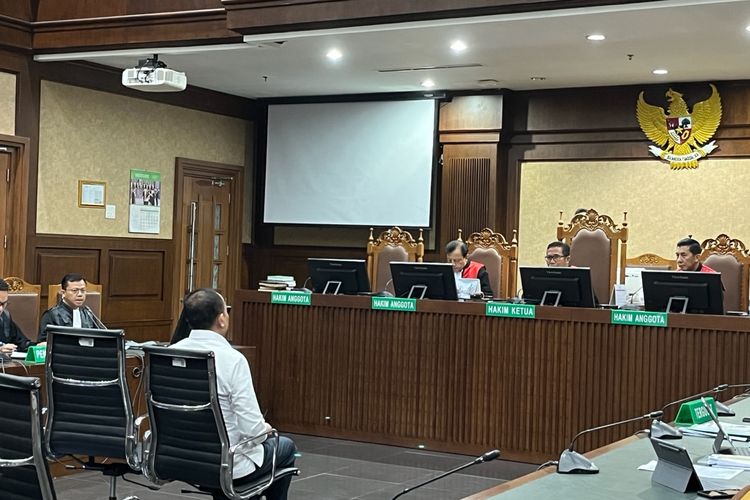 Mantan Kepala Bagian Umum Direktorat Jenderal Pajak (DJP) Kantor Wilayah (Kanwil) Jakarta Selatan, Rafael Alun Trisambodo dalam sidang di Pengadilan Tindak Pidana Korupsi (Tipikor) pada Pengadilan Negeri (PN) Jakarta Pusat, Rabu (30/8/2023)
