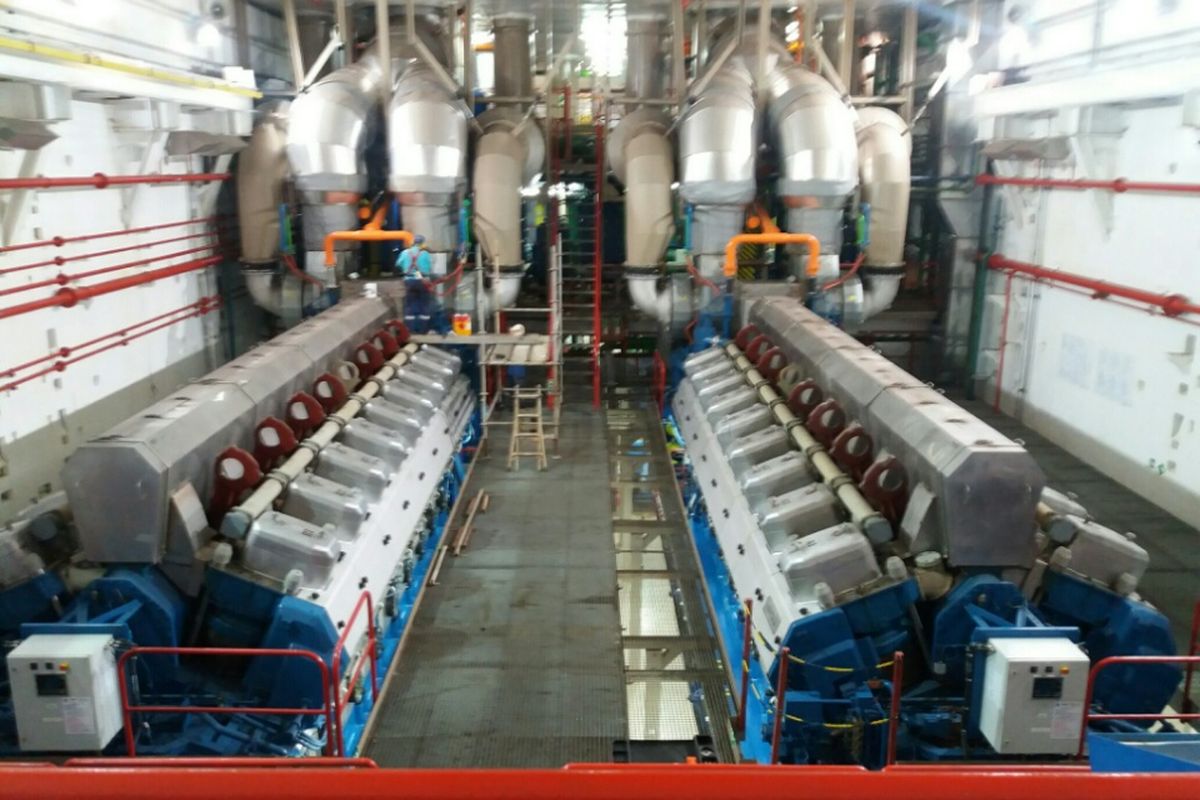 Ruangan Mesin Kapal Listrik asal Turki yang bernama Karadeniz Powership Gokhan Bey yang mensuplai daya 60 MW untuk Kota Kupang dan kabupaten lainnya di Daratan Timor