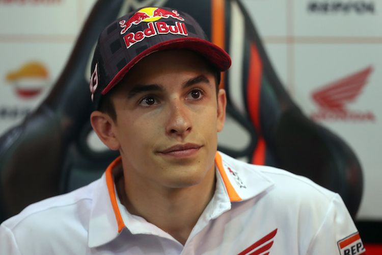 Pebalap Repsol Honda Team asal Spanyol, Marc Marquez, menunggu di paddock Sirkuit Internasional Sirkuit pada hari ketiga GP Qatar, Sabtu (25/3/2017).