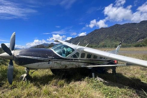 Alami Kegagalan Rem, Pesawat Smart Air Tergelincir di Bandara Aminggaru Puncak Papua Tengah
