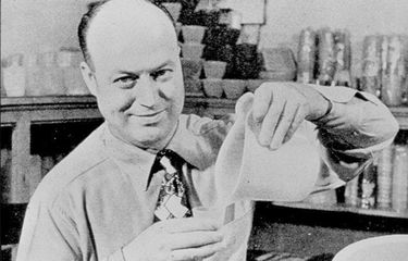 Earl Tupper, pencipta Tupperware.