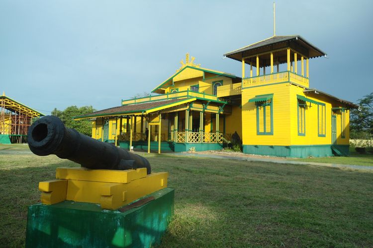 Museum Gusti Saunan (Bekas Keraton Kerajaan Tanjungpura).