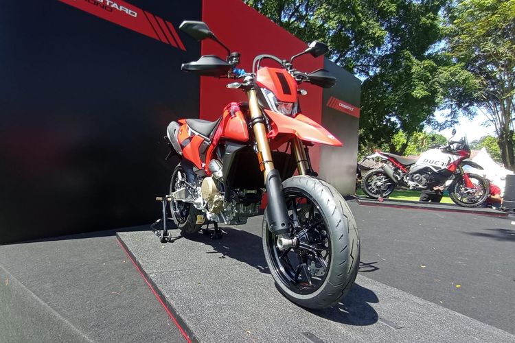 Ducati Indonesia meluncurkan Hypermotard 698 Mono sebagai motor bermesin satu silinder pertama.