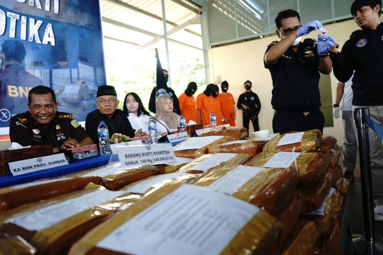 BNNP Sumbar Musnahkan 145 Kilogram Ganja Asal Sumut, Empat Tersangka Terancam Hukuman Mati