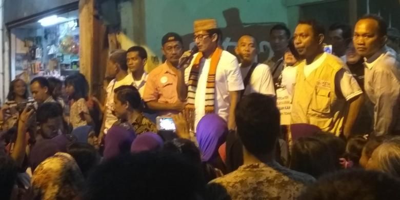 Calon wakil gubernur DKI Jakarta Sandiaga Uno berkampanye di Jalan Budi Mulia, Pademangan Barat, Jakarta Utara, Selasa (22/11/2016).