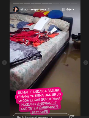 Tangkapan layar Instagram Sinyorita Esperanza. Terlihat rumahnya di daerah Gandaria, Jakarta Selatan, terendam banjir