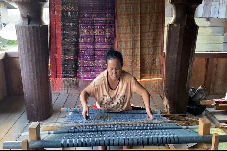 Rumah Ulos, salah satu klaster usaha yang mendapat dukungan dari PT Bank Rakyat Indonesia (Persero) Tbk atau BRI.