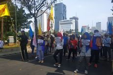 Depan Istana Steril, Demonstran Sampaikan Aspirasi di Patung Kuda