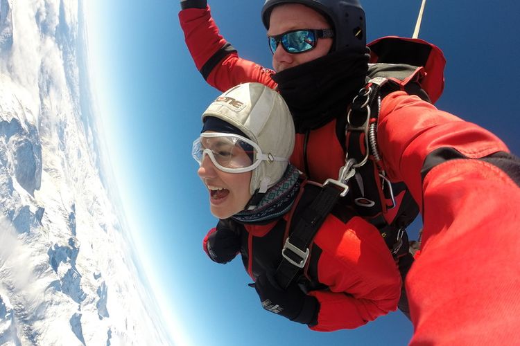 Sky diving di Selandia Baru. 