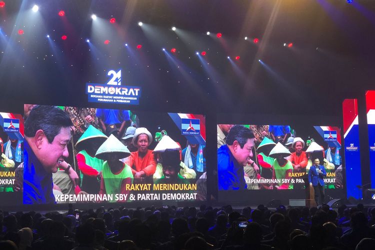 Ketua Umum (Ketum) Partai Demokrat, Agus Harimurti Yudhoyono (AHY) membuka sambutan dalam Rapimnas Partai Demokrat Tahun 2022 di JCC Senayan, Jakarta, Kamis (15/9/2022). 