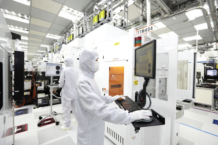 Karyawan Pabrik Chip Kini Jadi 
