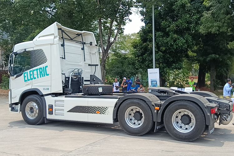 Mencoba Volvo FM Electric