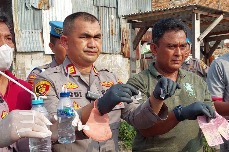 Polsek Palmerah kembali menggerebek kampung rawan peredaran narkoba, Kampung Boncos, di Kota Bambu Selatan, Palmerah, Jakarta Barat, pada Rabu (2/11/2022). 