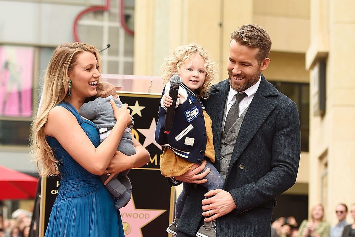 Ryan Reynolds dan istri, Blake Lively dan anak-anak mereka.