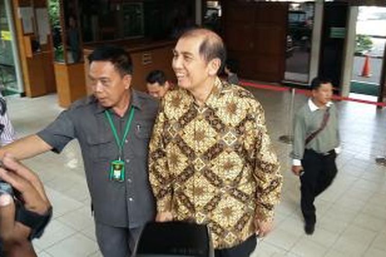Mantan Direktur Jenderal Pajak, Hadi Poernomo, di ruang sidang utama Pengadilan Negeri Jakarta Selatan, Senin (18/5/2015).
