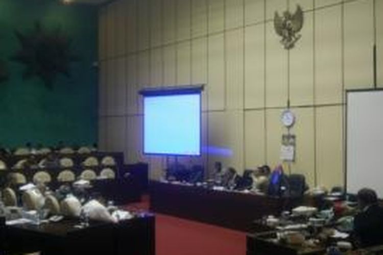 Evaluasi kinerja Kementerian Pekerjaan Umum dan Perumahan Rakyat bersama Komisi V DPR, Kompleks Parlemen, Jakarta, Rabu (2/8/2015).