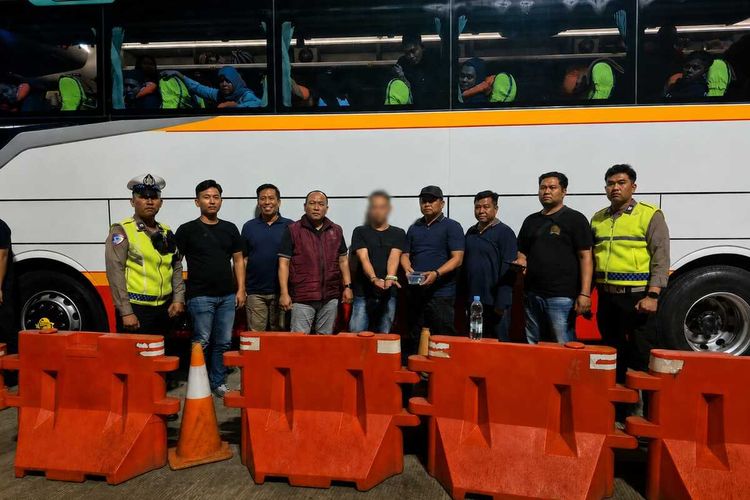 Bawa Sabu dalam Botol Permen, Kondektur Bus Antarprovinsi Ditangkap di Tol Banyumanik