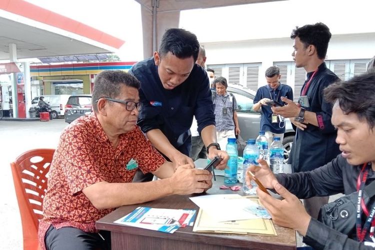 Pendaftaran BBM subsidi tepat sasaran di SPBU, Kota Manado, Sulawesi Utara 

