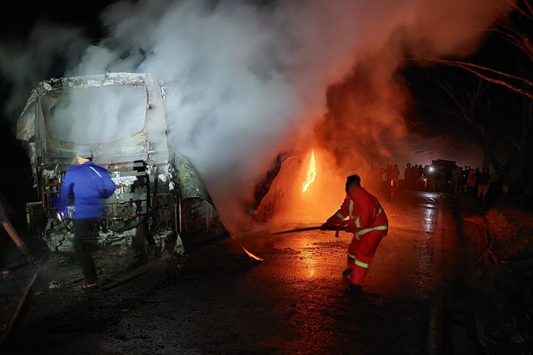 Bus Penumpang Meledak dan Terbakar di Asahan, Polisi: Api dari Tangki Minyak