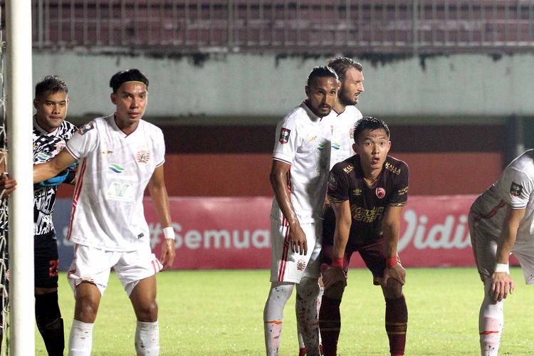 Babak semifinal Piala Menpora 2021 PSM Makassar melawan Persija Jakarta yang berakhir dengan skor 0-0 di Stadion Maguwoharjo Sleman, Kamis (15/04/2021) malam.