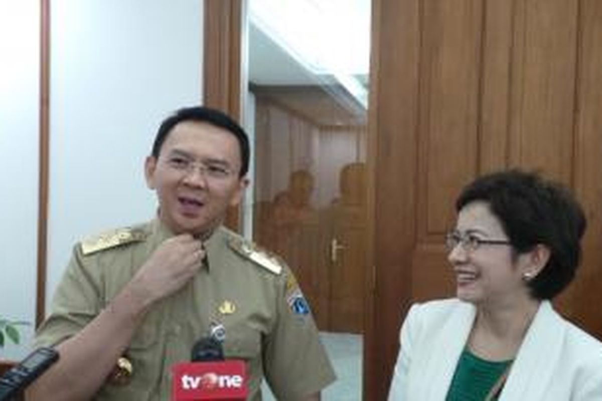 Wakil Gubernur DKI Jakarta Basuki Tjahaja Purnama dengan Wasekjen Golkar Nurul Arifin di Balaikota Jakarta.