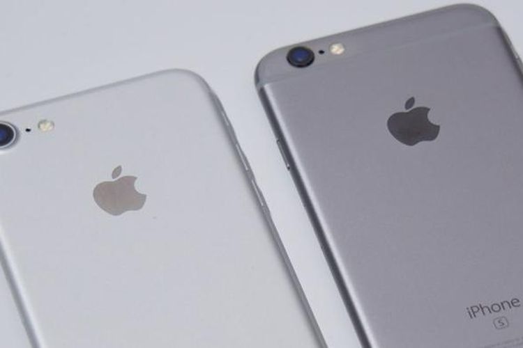 iPhone 7 dan 6S tampak belakang terlihat memiliki perbedaan pada garis antena.