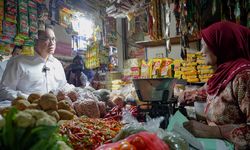 Tinjau Bapok di Surabaya, Mendag Budi Sebut Harga Tetap Stabil Jelang Nataru