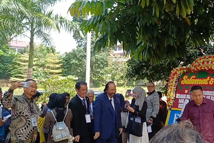 JK, Aburizal Bakrie, dan Surya Paloh Hadiri Sidang Doktor Bahlil Lahadalia