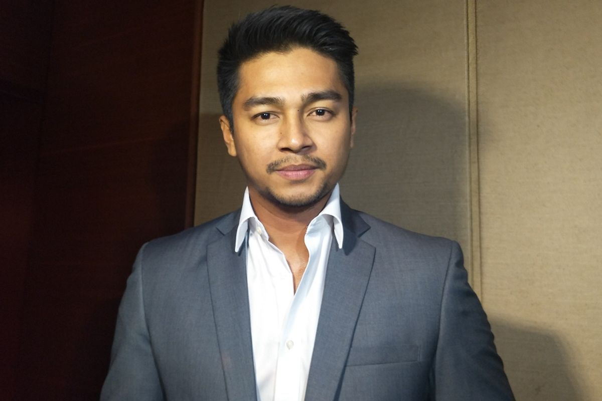 Artis peran Deva Mahenra dalam gala premiere film Dancing In The Rain di XXI Plaza Senayan, Jakarta Pusat, Kamis (11/10/2018).