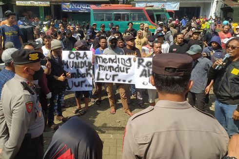 Warga Geruduk Balai Desa di Banyumas, Tuntut Kades Mundur karena Diduga Berbuat Asusila dan Suka Main Togel