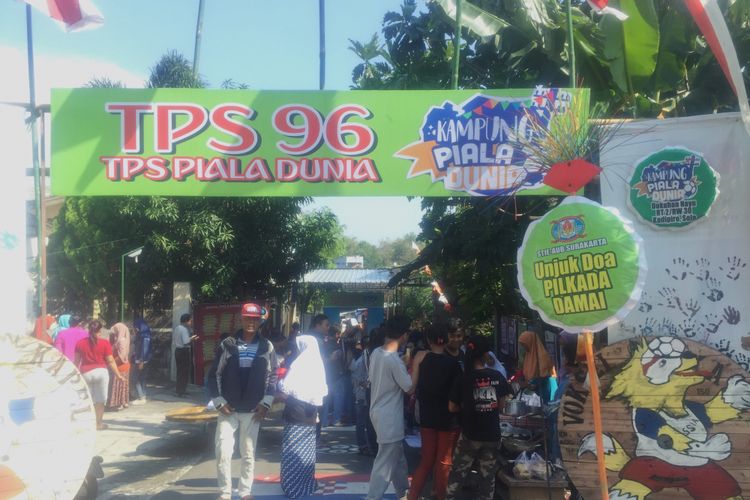 TPS unik bertema Piala Dunia di Dukuhan Nayu, Kadipiro, Surakarta. 