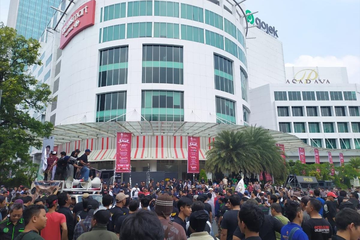 Aksi demo di depan kantor Gojek di Jalan Iskandarsyah, Melawai, Jakarta Selatan, Kamis (8/8/2019)