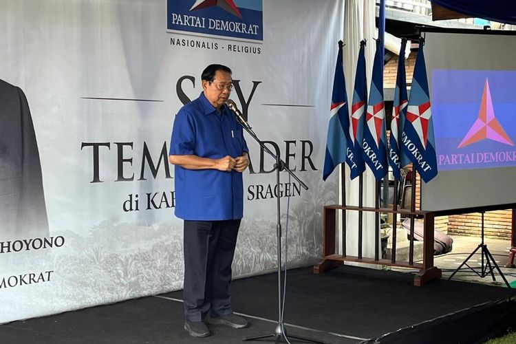 Ketua Majelis Tinggi Partai Demokrat, Susilo Bambang Yudhoyono (SBY), berkunjung dan bertemu para kader di Kabupaten Sragen, Jawa Tengah (Jateng), pada Jumat (1/12/2023).
