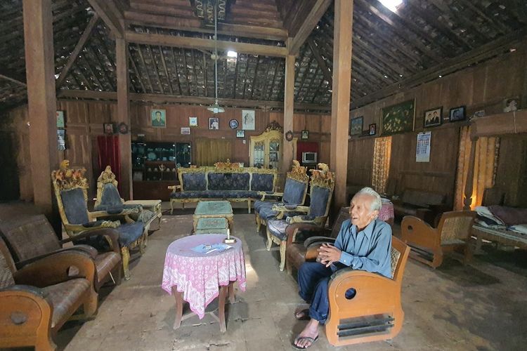 Rumah Joglo berusia sekitar 250 tahun milik Suwardi (78) warga Kalurahan Sidorejo, Ponjong, Gunungkidul. Senin (30/1/2023(