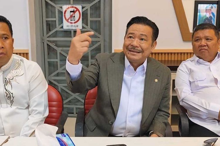 Wamen Otto Hasibuan Tanggapi Pengacara Naik Meja Saat Sidang Razman Vs Hotman: Saya Sedih...