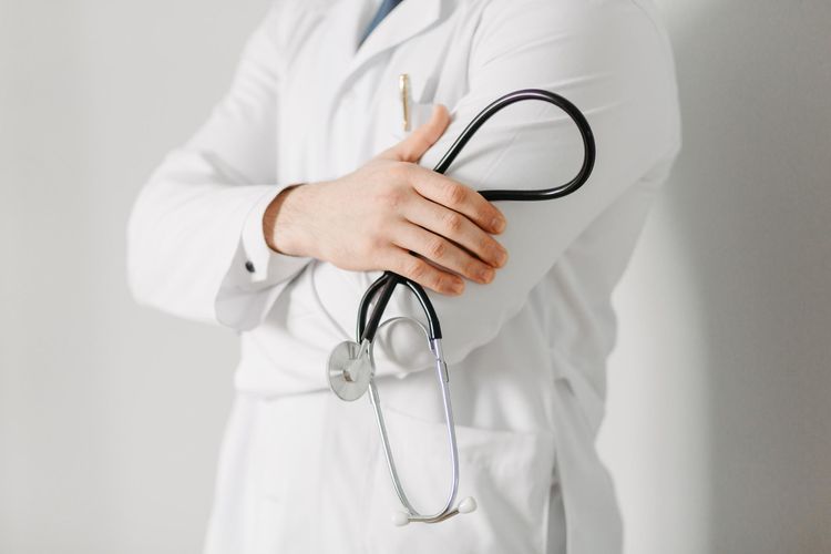 Pegawai Apotek Besen Bantah Dokter yang Sudah Meninggal Masih Layani Pasien di Semarang