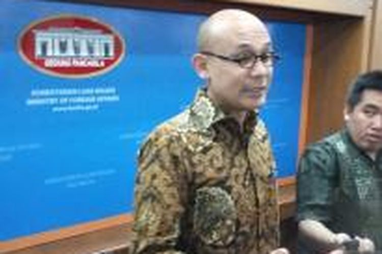 Juru Bicara Kementerian Luar Negeri Arrmanatha Nasir saat ditemui seusai mengadakan konferensi pers di Gedung Kemenlu, Jakarta Pusat, Kamis (12/3/2015).